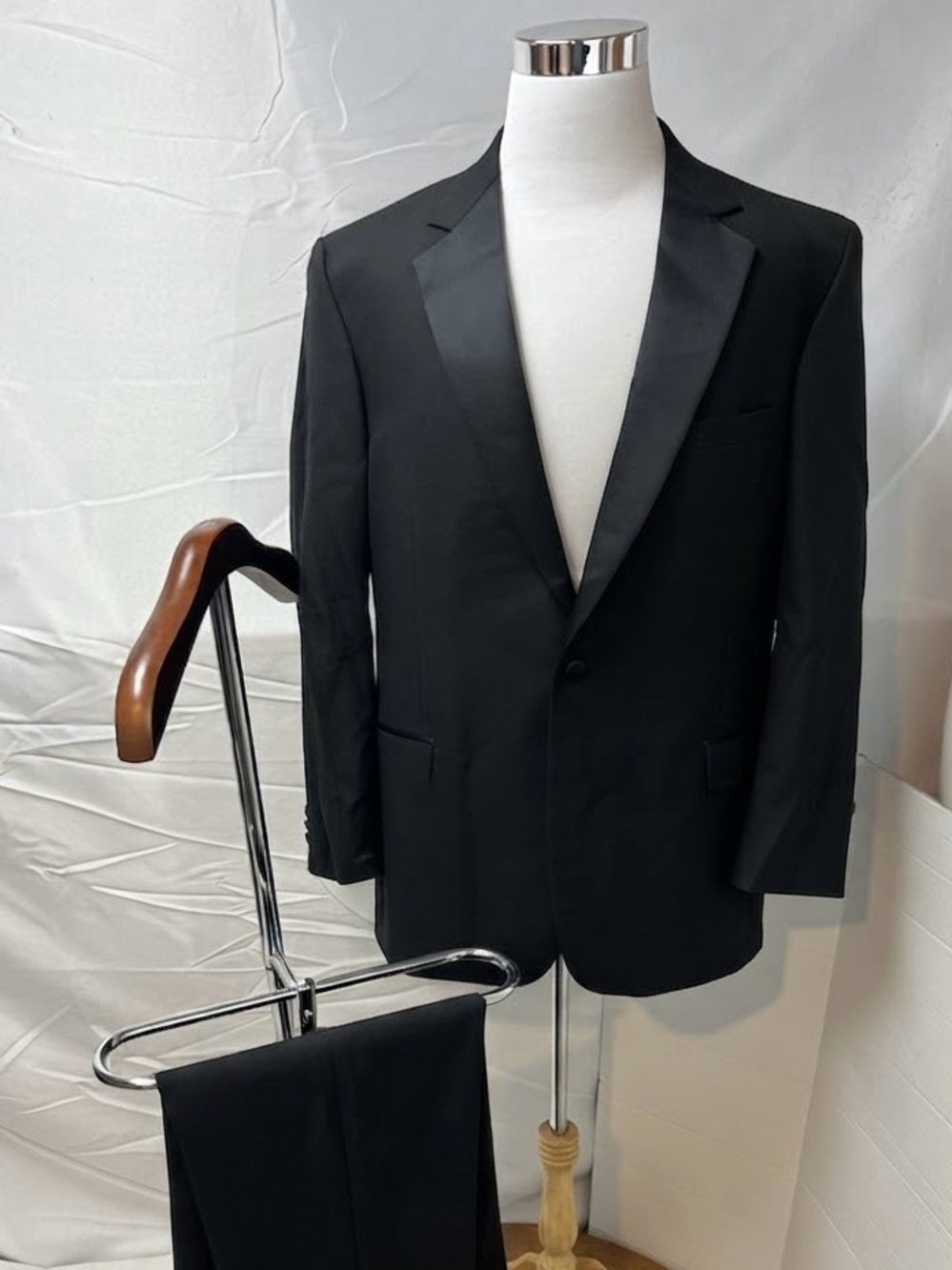 Jos. A. Bank Men's 46R Blazer Jacket 40x32 Pants Black Tuxedo Suit - Picture 5 of 13